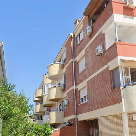 Garoful Apartment *